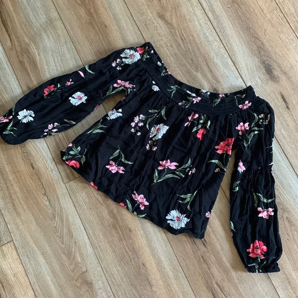 Hollister jr sz S off the shoulder crop top euc - Picture 1 of 4